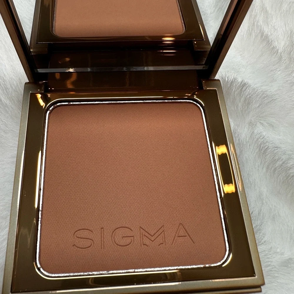 Sigma beauty Light Matte Bronzer